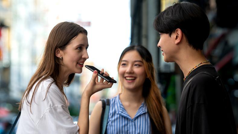 小红书几天就搓出的翻译功能,到底是啥水平?